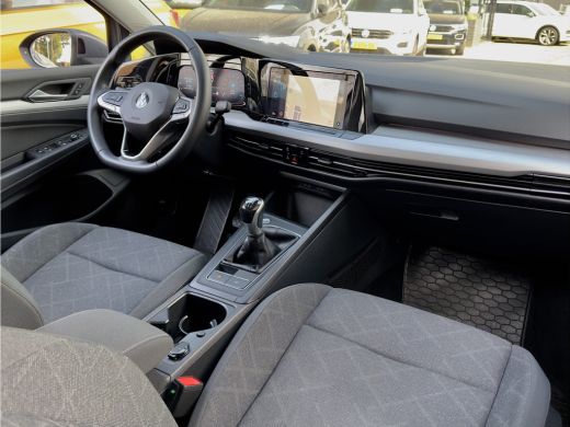 Volkswagen Golf 1.5 TSI R-LINE NAVI DIGI-DASH APPLE-CARPLAY LED LMV PDC ActivLease financial lease