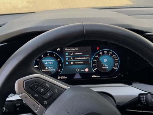 Volkswagen Golf 1.5 TSI R-LINE NAVI DIGI-DASH APPLE-CARPLAY LED LMV PDC ActivLease financial lease