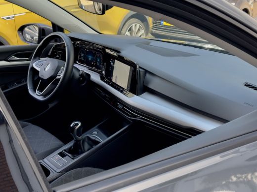 Volkswagen Golf 1.5 TSI R-LINE NAVI DIGI-DASH APPLE-CARPLAY LED LMV PDC ActivLease financial lease