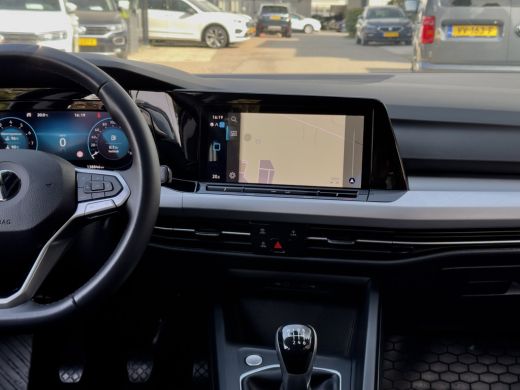 Volkswagen Golf 1.5 TSI R-LINE NAVI DIGI-DASH APPLE-CARPLAY LED LMV PDC ActivLease financial lease