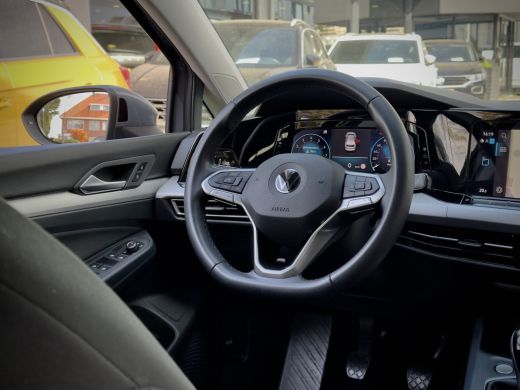 Volkswagen Golf 1.5 TSI R-LINE NAVI DIGI-DASH APPLE-CARPLAY LED LMV PDC ActivLease financial lease