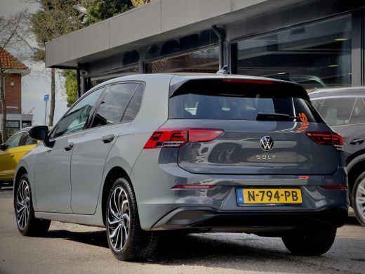 Volkswagen Golf 1.5 TSI R-LINE NAVI DIGI-DASH APPLE-CARPLAY LED LMV PDC ActivLease financial lease