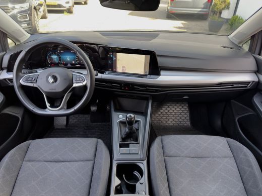 Volkswagen Golf 1.5 TSI R-LINE NAVI DIGI-DASH APPLE-CARPLAY LED LMV PDC ActivLease financial lease