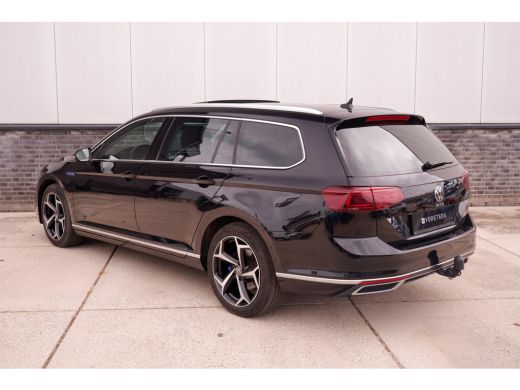 Volkswagen Passat Variant 1.4 TSI PHEV GTE Business | Pano | Elek. Trekhaak | Head-Up | Carplay | LED | Camera | Navi ActivLease financial lease