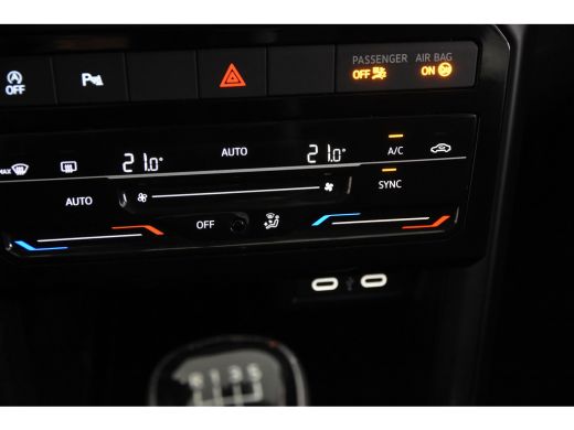 Volkswagen T-Cross 1.0 TSI Life Edition *1ste Eigenaar*Navigatie*Camera*Carplay* ActivLease financial lease
