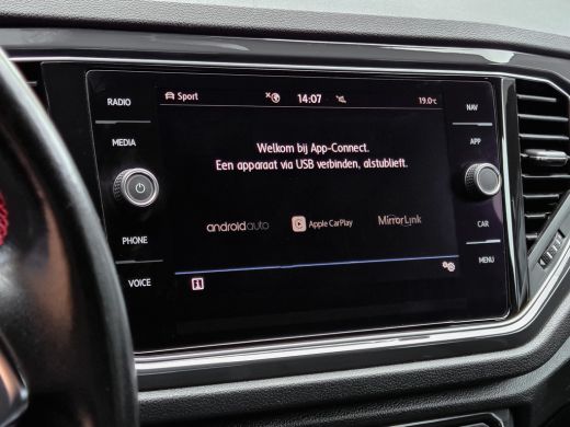 Volkswagen T-Roc 1.5 TSI AUT7 R-LINE SPORT NAVI DIGIDASH APPLE.CARPLAY 18INCH.LMV PDC ORG.121d.KM!!! ActivLease financial lease
