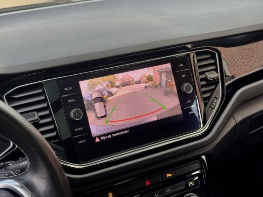 Volkswagen T-Roc 1.5 TSI AUT7 SPORT BLACK-EDITION PANODAK NAVI CAMERA DIGI-DASH APPLE-CARPLAY LED LMV PDC ActivLease financial lease