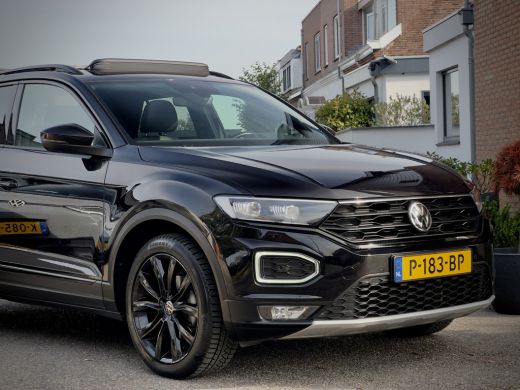 Volkswagen T-Roc 1.5 TSI AUT7 SPORT BLACK-EDITION PANODAK NAVI CAMERA DIGI-DASH APPLE-CARPLAY LED LMV PDC ActivLease financial lease