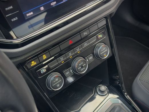 Volkswagen T-Roc 1.5 TSI AUT7 SPORT BLACK-EDITION PANODAK NAVI CAMERA DIGI-DASH APPLE-CARPLAY LED LMV PDC ActivLease financial lease