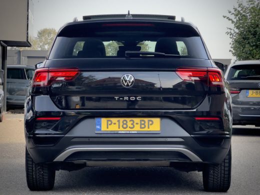 Volkswagen T-Roc 1.5 TSI AUT7 SPORT BLACK-EDITION PANODAK NAVI CAMERA DIGI-DASH APPLE-CARPLAY LED LMV PDC ActivLease financial lease