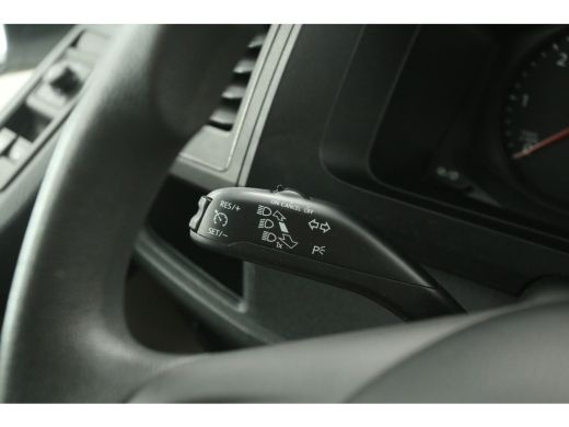 Volkswagen Transporter 2.0 TDI L2H1 140PK | Airco | Cruise | Trekhaak | 3 Zits | Sidebars ActivLease financial lease