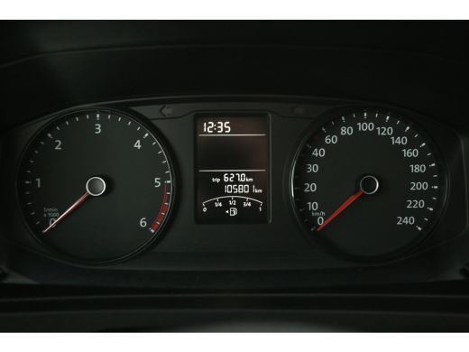 Volkswagen Transporter 2.0 TDI L2H1 140PK | Airco | Cruise | Trekhaak | 3 Zits | Sidebars ActivLease financial lease