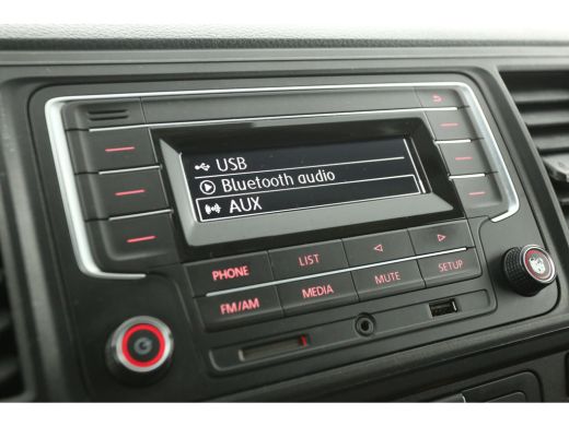 Volkswagen Transporter 2.0 TDI L2H1 140PK | Airco | Cruise | Trekhaak | 3 Zits | Sidebars ActivLease financial lease