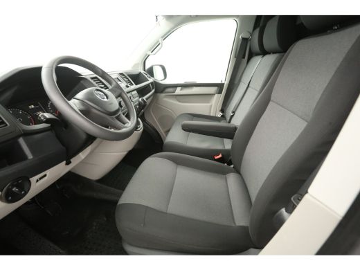 Volkswagen Transporter 2.0 TDI L2H1 140PK | Airco | Cruise | Trekhaak | 3 Zits | Sidebars ActivLease financial lease