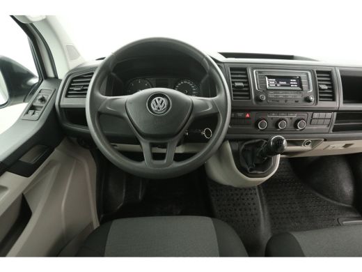 Volkswagen Transporter 2.0 TDI L2H1 140PK | Airco | Cruise | Trekhaak | 3 Zits | Sidebars ActivLease financial lease