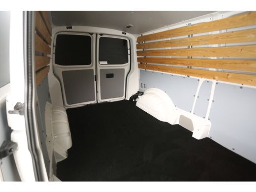 Volkswagen Transporter 2.0 TDI L2H1 140PK | Airco | Cruise | Trekhaak | 3 Zits | Sidebars ActivLease financial lease
