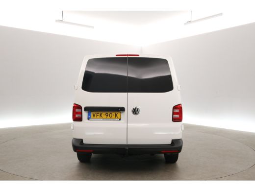 Volkswagen Transporter 2.0 TDI L2H1 140PK | Airco | Cruise | Trekhaak | 3 Zits | Sidebars ActivLease financial lease