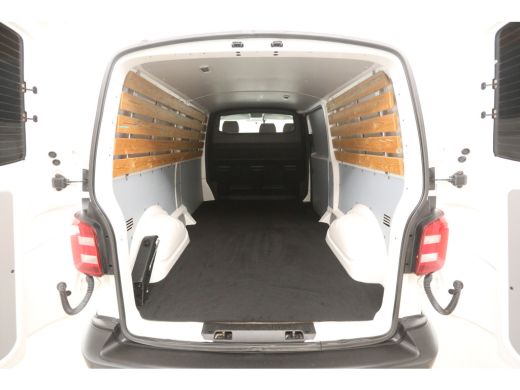 Volkswagen Transporter 2.0 TDI L2H1 140PK | Airco | Cruise | Trekhaak | 3 Zits | Sidebars ActivLease financial lease
