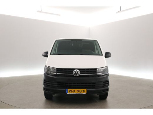 Volkswagen Transporter 2.0 TDI L2H1 140PK | Airco | Cruise | Trekhaak | 3 Zits | Sidebars ActivLease financial lease