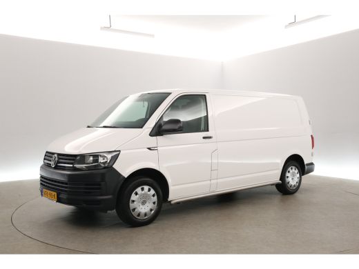 Volkswagen Transporter 2.0 TDI L2H1 140PK | Airco | Cruise | Trekhaak | 3 Zits | Sidebars ActivLease financial lease