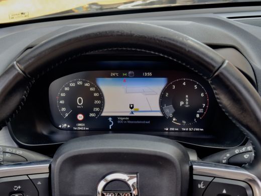 Volvo  XC40 2.0 T5 AWD AUT8 INTRO EDITION PANODAK LEDER NAVI CAMERA DIGI-DASH LED LMV PDC ActivLease financial lease