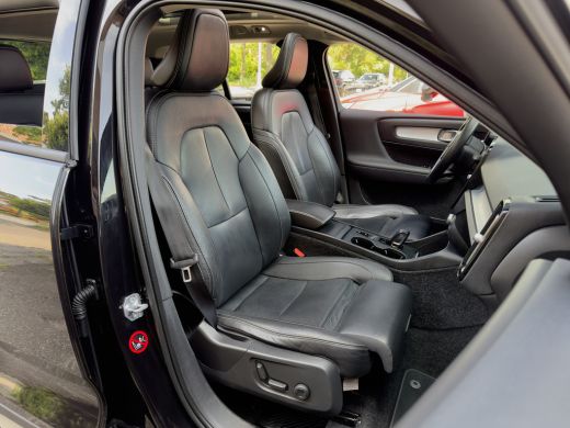 Volvo  XC40 2.0 T5 AWD AUT8 INTRO EDITION PANODAK LEDER NAVI CAMERA DIGI-DASH LED LMV PDC ActivLease financial lease