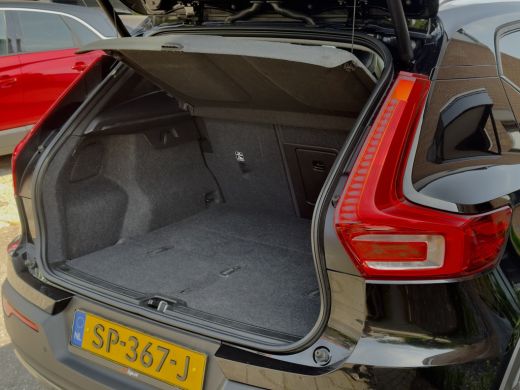 Volvo  XC40 2.0 T5 AWD AUT8 INTRO EDITION PANODAK LEDER NAVI CAMERA DIGI-DASH LED LMV PDC ActivLease financial lease