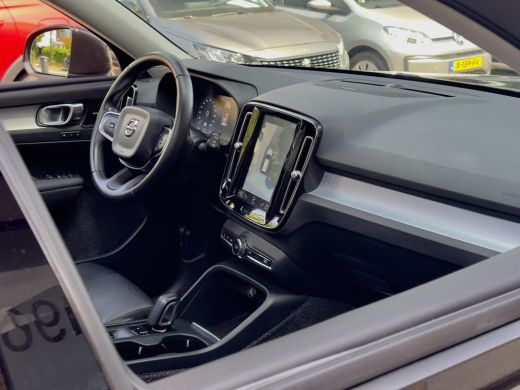 Volvo  XC40 2.0 T5 AWD AUT8 INTRO EDITION PANODAK LEDER NAVI CAMERA DIGI-DASH LED LMV PDC ActivLease financial lease