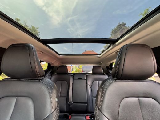 Volvo  XC40 2.0 T5 AWD AUT8 INTRO EDITION PANODAK LEDER NAVI CAMERA DIGI-DASH LED LMV PDC ActivLease financial lease