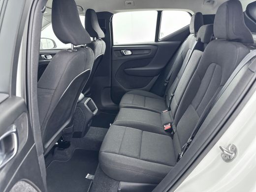Volvo  XC40 T2 Momentum Core | 17" | Navigatie | Carplay | Parkeercamera | Parkeersensoren V+A | Cruise Contr... ActivLease financial lease