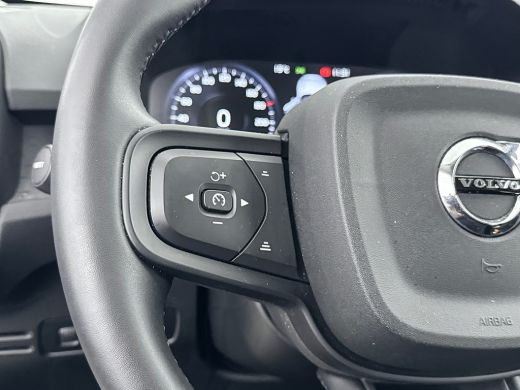 Volvo  XC40 T2 Momentum Core | 17" | Navigatie | Carplay | Parkeercamera | Parkeersensoren V+A | Cruise Contr... ActivLease financial lease