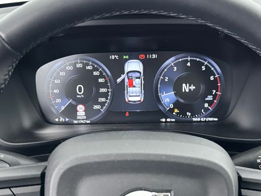 Volvo  XC40 T2 Momentum Core | 17" | Navigatie | Carplay | Parkeercamera | Parkeersensoren V+A | Cruise Contr... ActivLease financial lease