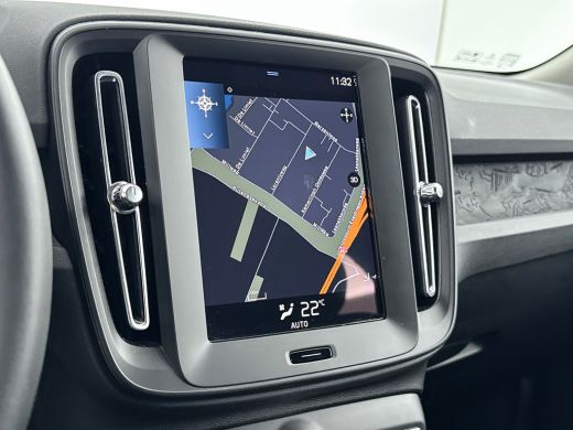 Volvo  XC40 T2 Momentum Core | 17" | Navigatie | Carplay | Parkeercamera | Parkeersensoren V+A | Cruise Contr... ActivLease financial lease