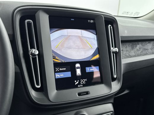 Volvo  XC40 T2 Momentum Core | 17" | Navigatie | Carplay | Parkeercamera | Parkeersensoren V+A | Cruise Contr... ActivLease financial lease