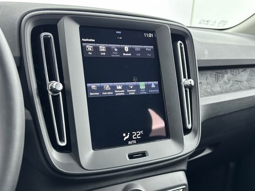 Volvo  XC40 T2 Momentum Core | 17" | Navigatie | Carplay | Parkeercamera | Parkeersensoren V+A | Cruise Contr... ActivLease financial lease