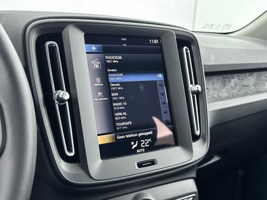 Volvo  XC40 T2 Momentum Core | 17" | Navigatie | Carplay | Parkeercamera | Parkeersensoren V+A | Cruise Contr... ActivLease financial lease
