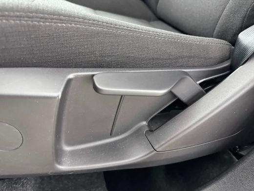 Volvo  XC40 T2 Momentum Core | 17" | Navigatie | Carplay | Parkeercamera | Parkeersensoren V+A | Cruise Contr... ActivLease financial lease