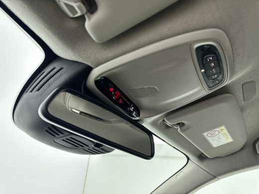 Volvo  XC40 T2 Momentum Core | 17" | Navigatie | Carplay | Parkeercamera | Parkeersensoren V+A | Cruise Contr... ActivLease financial lease
