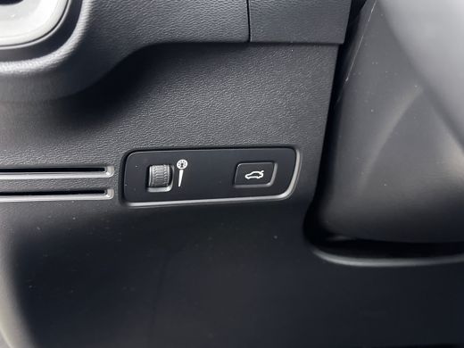 Volvo  XC40 T2 Momentum Core | 17" | Navigatie | Carplay | Parkeercamera | Parkeersensoren V+A | Cruise Contr... ActivLease financial lease