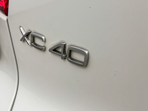 Volvo  XC40 T2 Momentum Core | 17" | Navigatie | Carplay | Parkeercamera | Parkeersensoren V+A | Cruise Contr... ActivLease financial lease