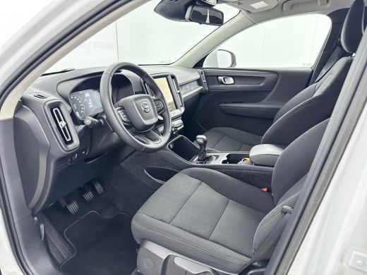 Volvo  XC40 T2 Momentum Core | 17" | Navigatie | Carplay | Parkeercamera | Parkeersensoren V+A | Cruise Contr... ActivLease financial lease