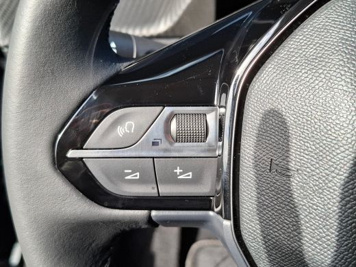 Peugeot 208 Allure | Elektrische parkeerrem | Extra getinte achterste zijruiten en achterruit | Extra getinte... ActivLease financial lease