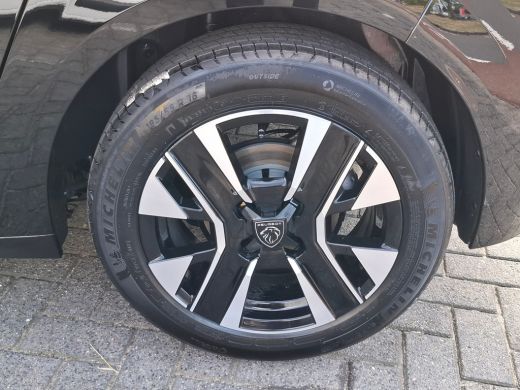 Peugeot 208 Allure | Elektrische parkeerrem | Extra getinte achterste zijruiten en achterruit | Extra getinte... ActivLease financial lease