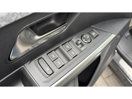 Peugeot 5008 GT | Adaptieve cruise control met Stop&Go functie | LED 3D-achterlichten | On-board charger 7,4kW ActivLease financial lease
