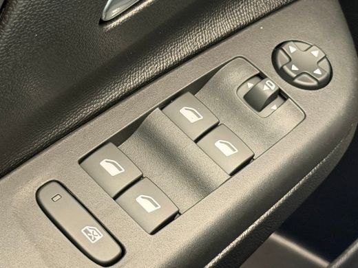 Opel Corsa GS | Dode hoek waarschuwing | LED koplampen met LED dagrijverlichting | Licht -en regensensor ActivLease financial lease