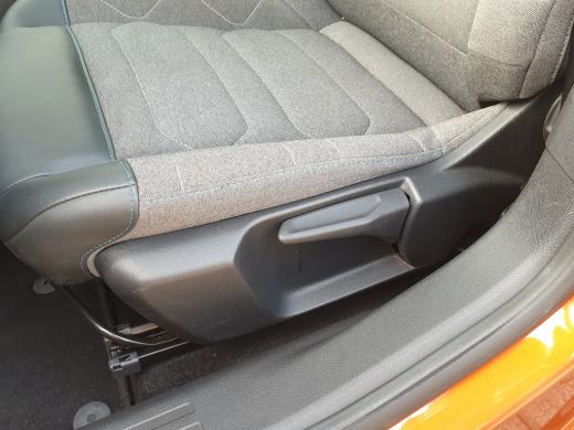 Citroën C4 1.2 Turbo Feel Edition | Achterbank in delen neerklapbaar | Achteruitrijcamera | Airco (automatisch) ActivLease financial lease