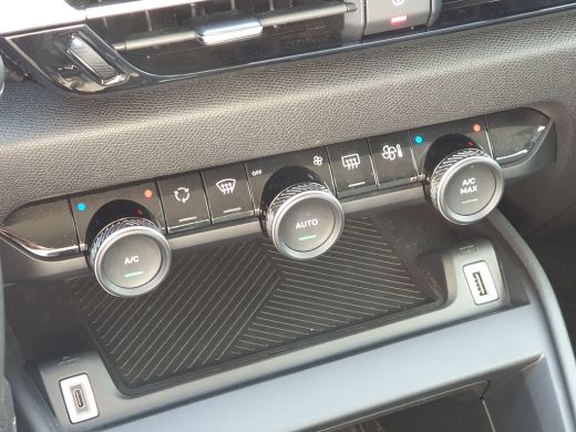 Citroën C4 1.2 Turbo Feel Edition | Achterbank in delen neerklapbaar | Achteruitrijcamera | Airco (automatisch) ActivLease financial lease