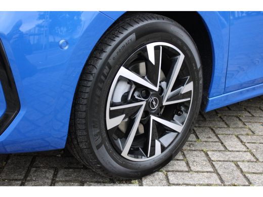 Opel Corsa GS | Dode hoek waarschuwing | LED koplampen met LED dagrijverlichting | Licht -en regensensor ActivLease financial lease