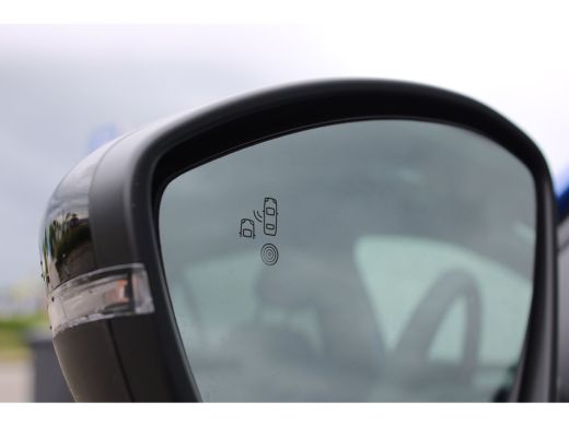 Opel Corsa GS | Dode hoek waarschuwing | LED koplampen met LED dagrijverlichting | Licht -en regensensor ActivLease financial lease