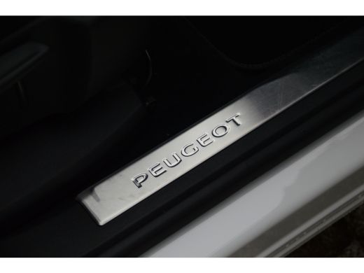 Peugeot 5008 130PK GT PACK Cruise control adaptief | Dodehoek detectie | Full-LED koplampen | Verwarmbare voor... ActivLease financial lease